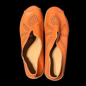 Orange cutout leather Owlkay walking shoes and carrying bag. NWOT.
